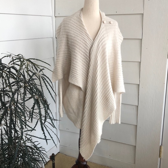 Jennifer Lopez cream asymmetrical cardigan size L, versatile and classic style - Picture 1 of 9